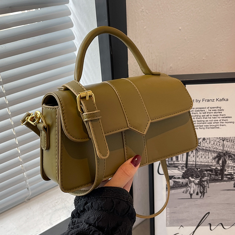 Classic Shoulder Bag