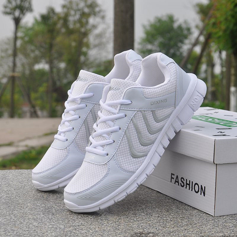 Fashionable Lightweight Mesh Sneakers for Women