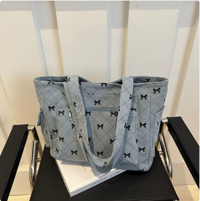 Minimalist Underarm Tote
